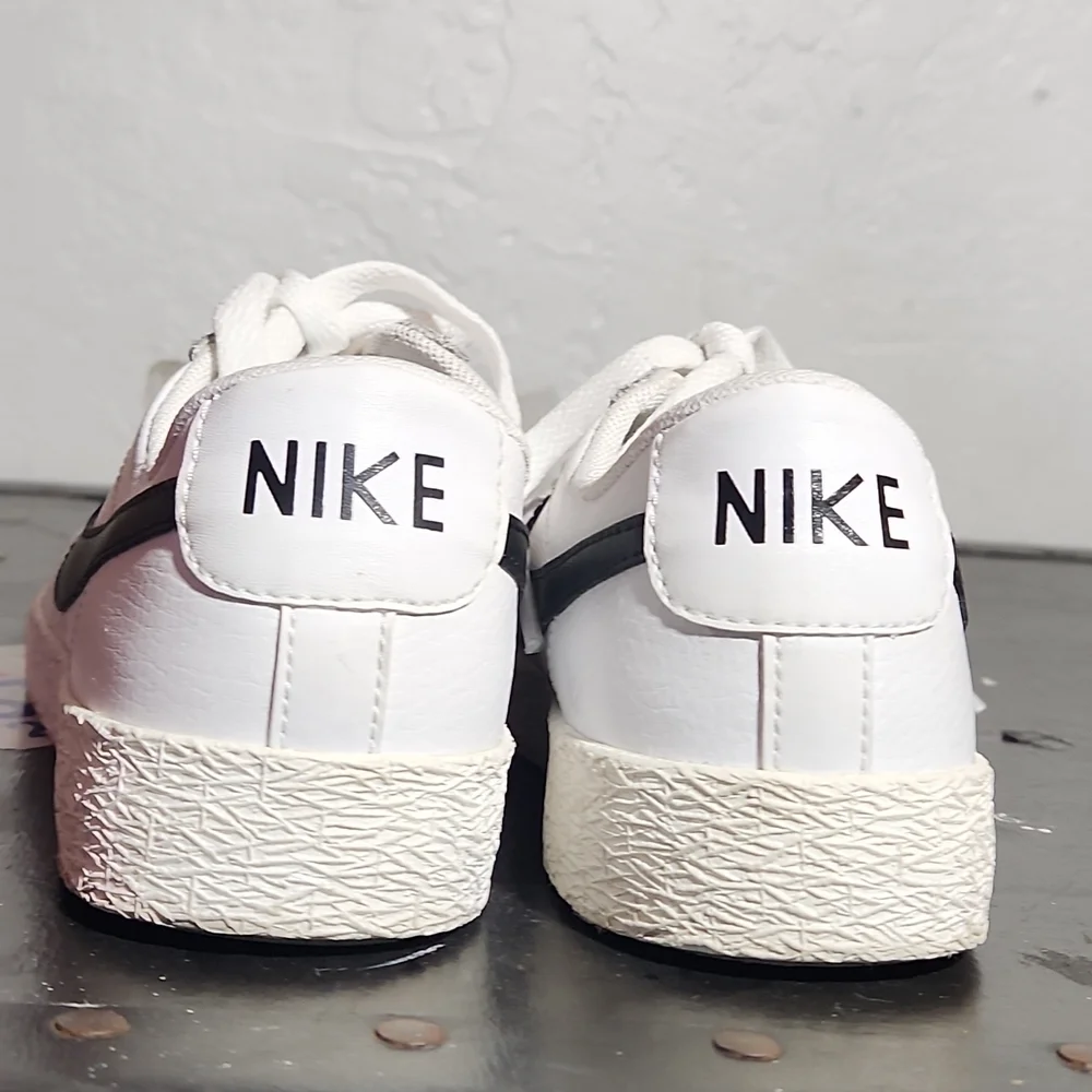 NIKE Blazer Low Leather Youth T4 Black White CZ7106-101